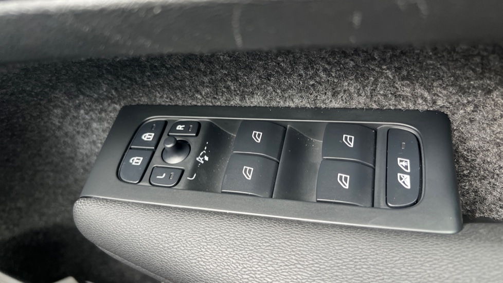 Used Volvo XC40 2025 for sale - 76112031: Photo 30
