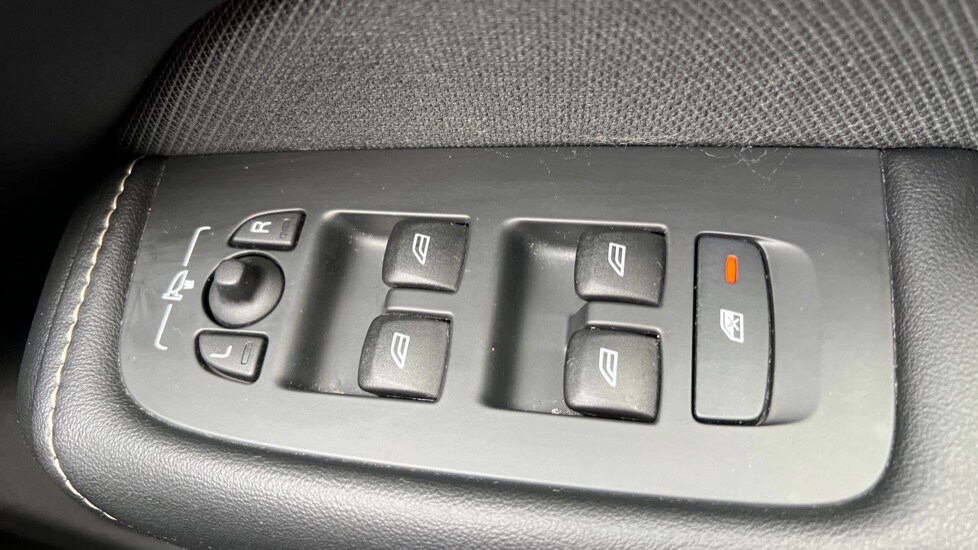 Used Volvo XC60 2021 for sale - 76203740: Photo 30