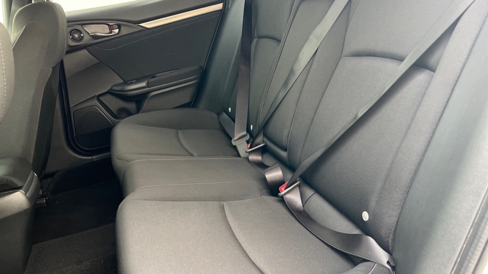 Used Honda Civic 2018 for sale - 76977689: Photo 14