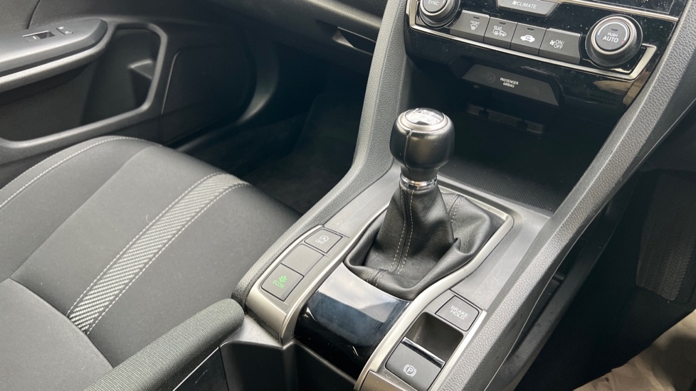 Used Honda Civic 2018 for sale - 76977689: Photo 30