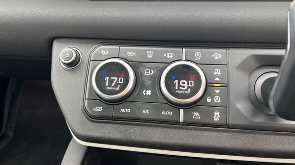Used Land Rover Defender 2021 for sale - 75618616: Photo 28