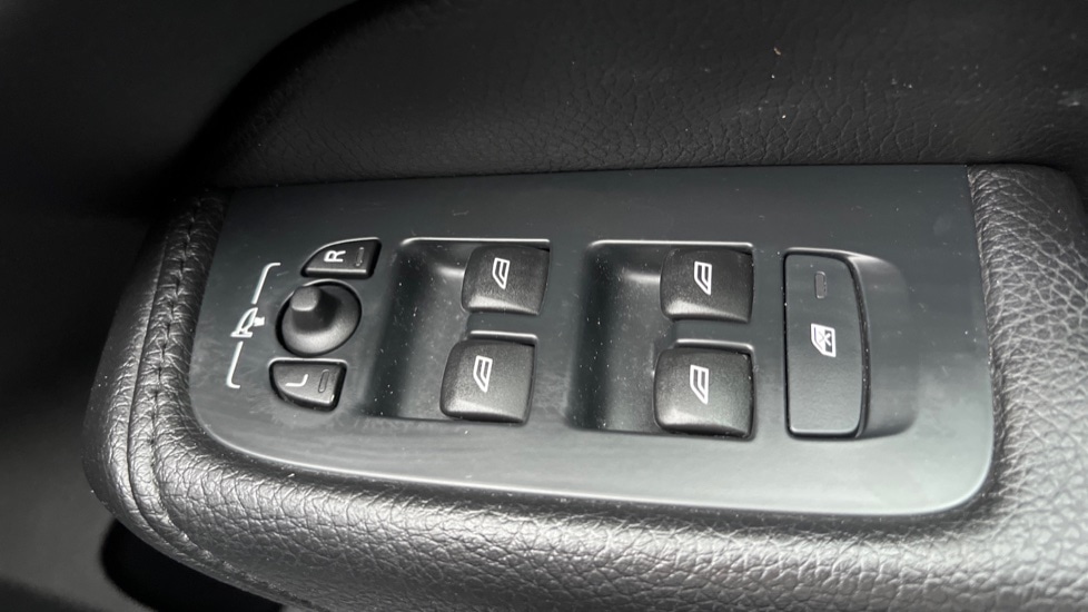 Used Volvo XC60 2021 for sale - 76894567: Photo 30