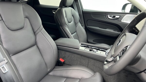 Used Volvo XC60 2025 for sale - 76217153: Photo 9
