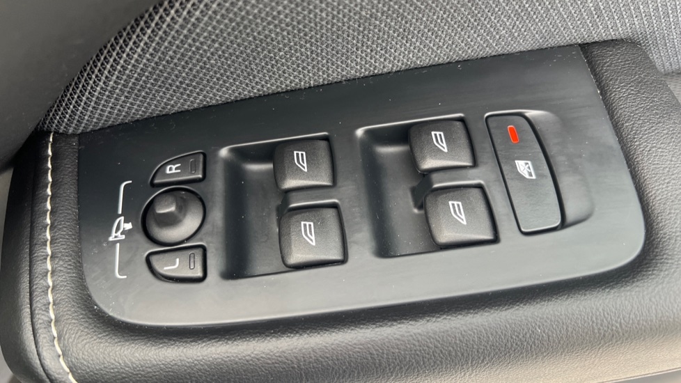 Used Volvo XC60 2021 for sale - 76871034: Photo 30