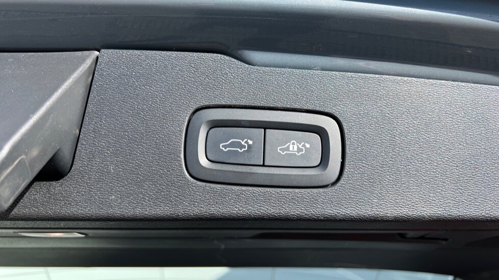 Used Volvo V60 2022 for sale - 75763969: Photo 43