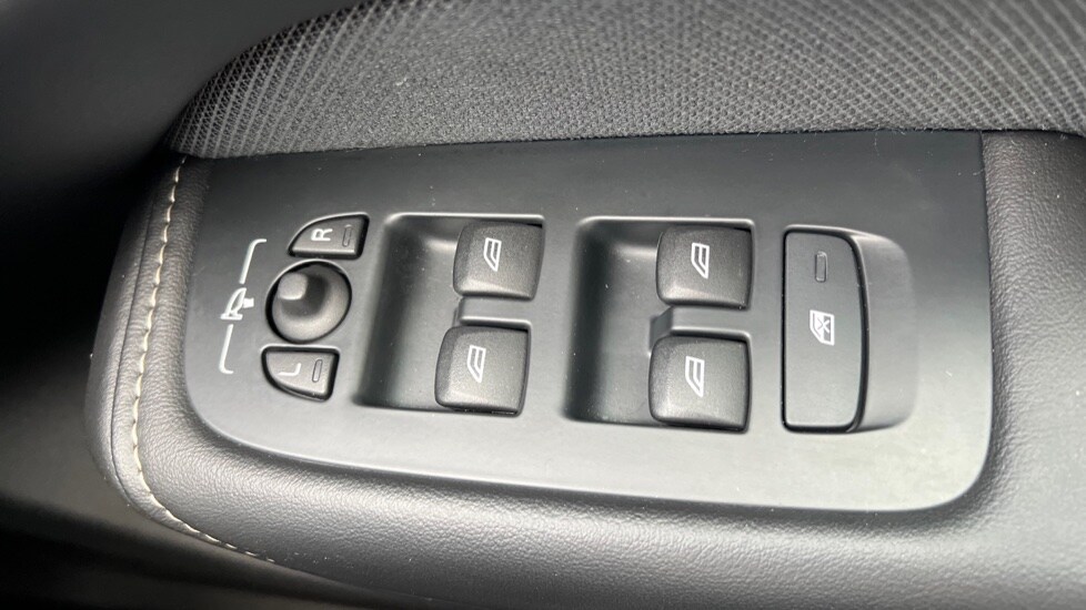 Used Volvo XC60 2021 for sale - 76203836: Photo 30