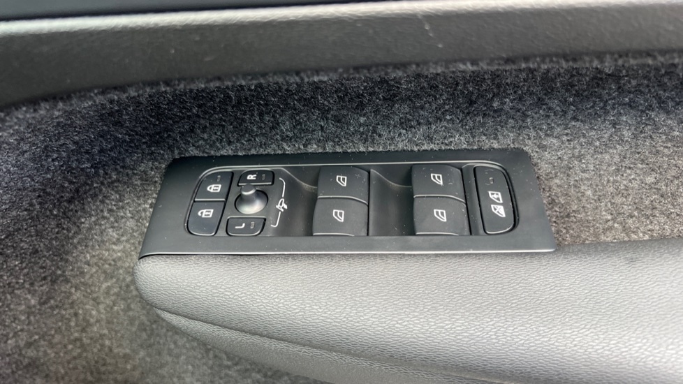 Used Volvo XC40 2025 for sale - 76868842: Photo 29