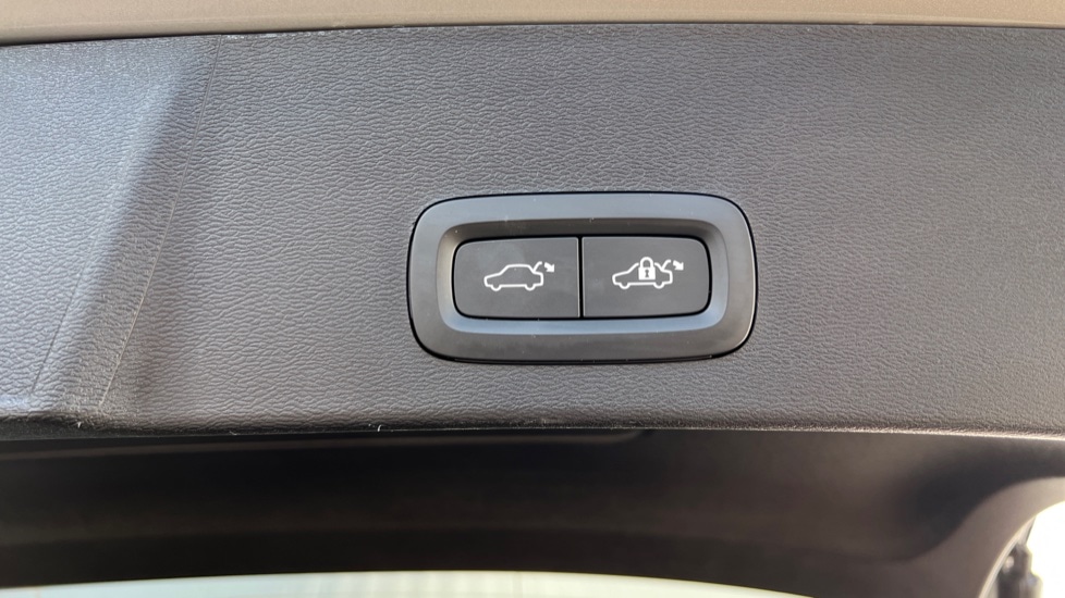 Used Volvo XC40 2025 for sale - 76868842: Photo 43