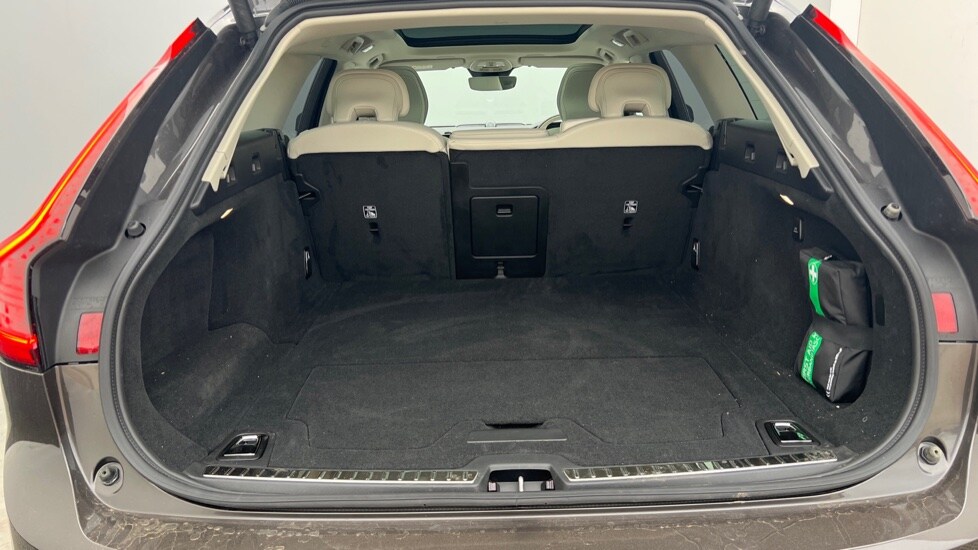 Used Volvo V90 2025 for sale - 75776072: Photo 17