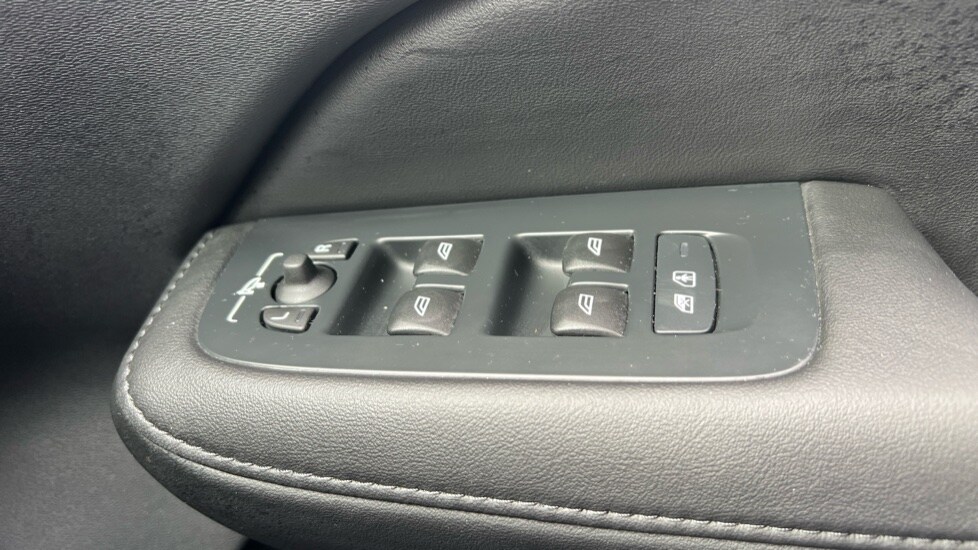 Used Volvo V60 2025 for sale - 76868968: Photo 33