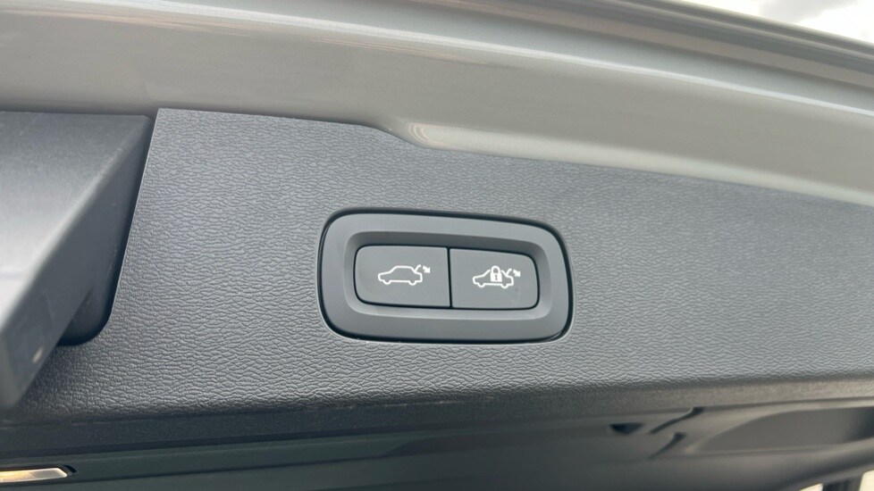 Used Volvo V60 2025 for sale - 76868968: Photo 51