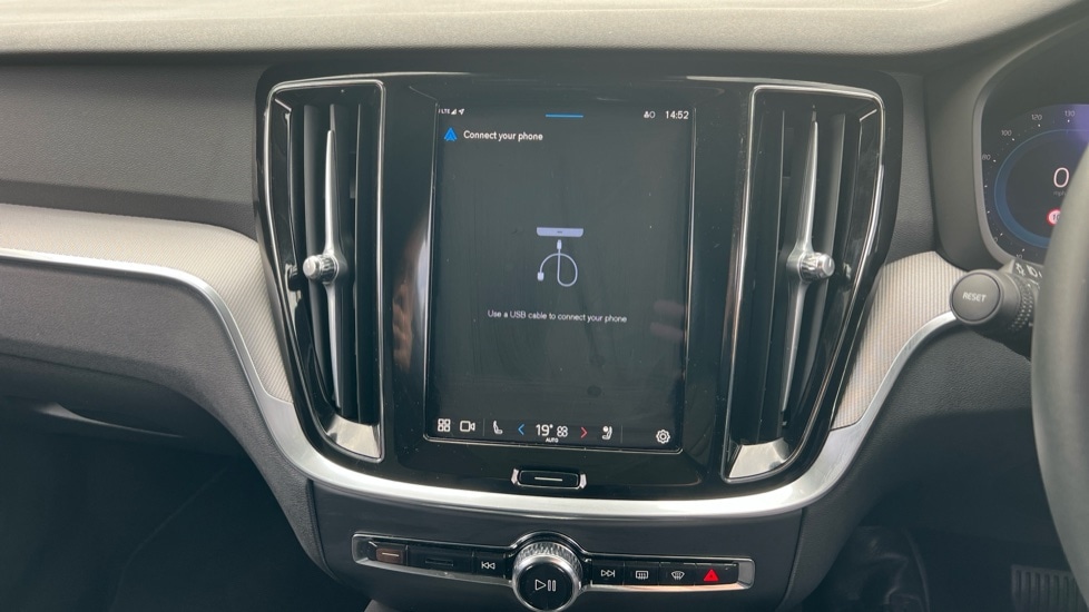 Used Volvo V60 2025 for sale - 76868968: Photo 64