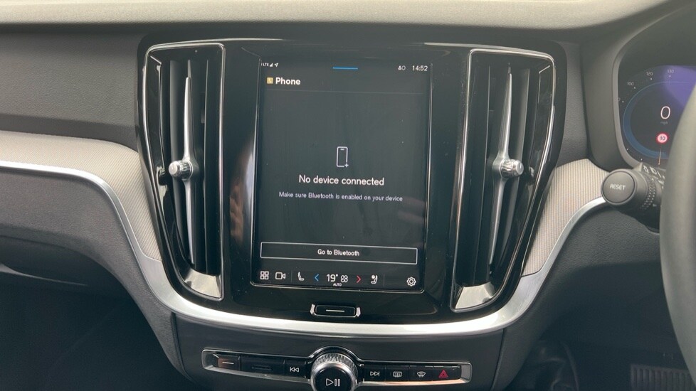 Used Volvo V60 2025 for sale - 76868968: Photo 65