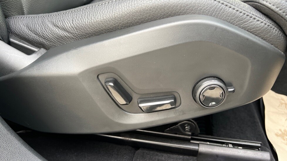 Used Volvo XC60 2025 for sale - 76999505: Photo 30