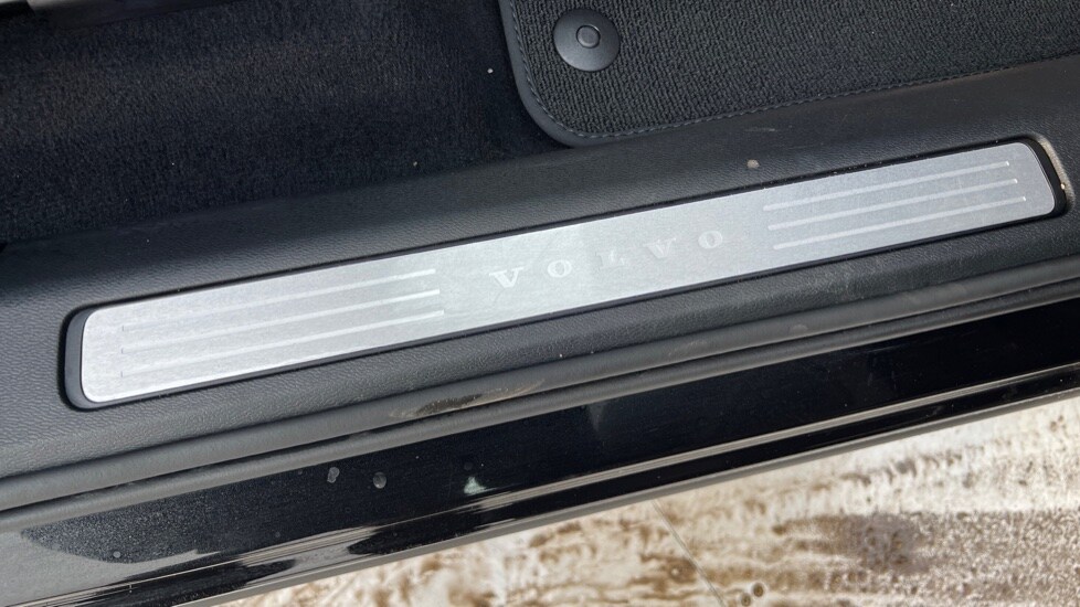 Used Volvo XC60 2025 for sale - 76999505: Photo 40