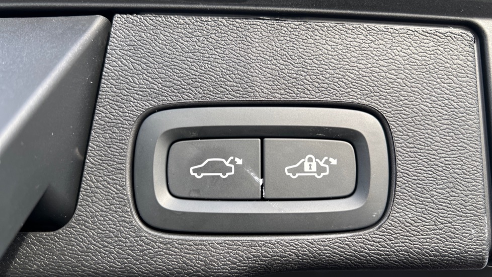 Used Volvo XC60 2025 for sale - 76999505: Photo 45