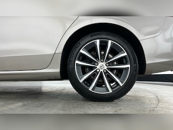 Used Volvo V60 2022 for sale - 76533912: Photo