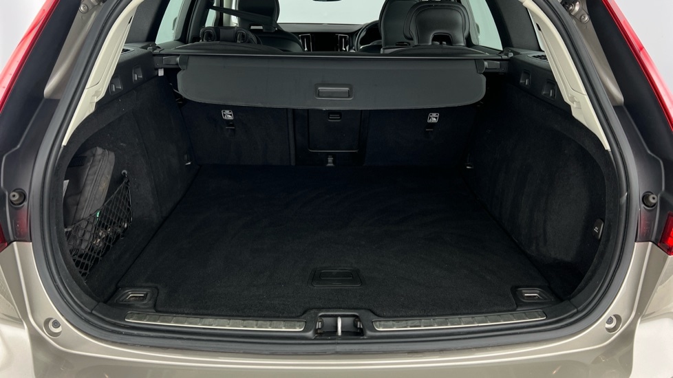 Used Volvo V60 2022 for sale - 76533912: Photo 5