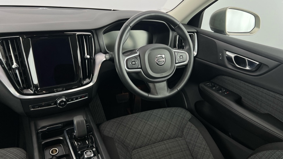 Used Volvo V60 2022 for sale - 76533912: Photo 8