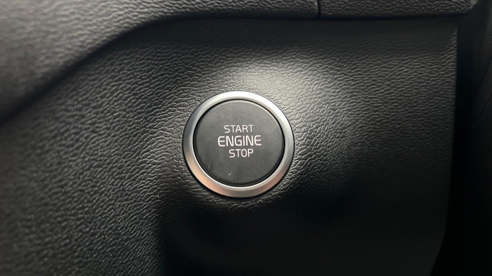 Used Volvo XC40 2024 for sale - 76870073: Photo 27