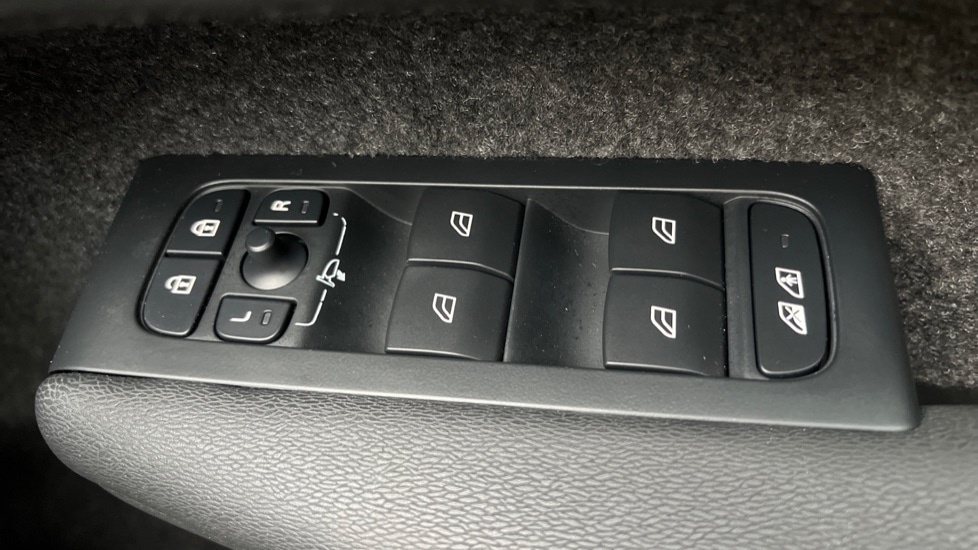 Used Volvo XC40 2024 for sale - 76870073: Photo 30