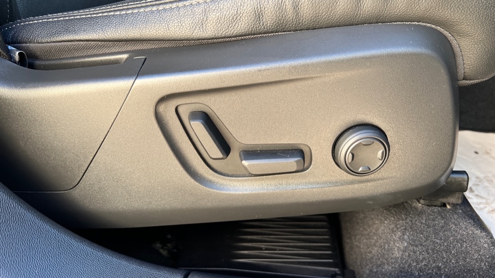 Used Volvo XC40 2021 for sale - 76872171: Photo 30