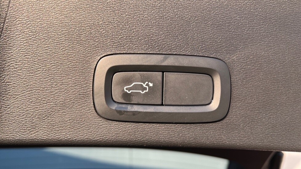 Used Volvo XC40 2021 for sale - 76872171: Photo 44