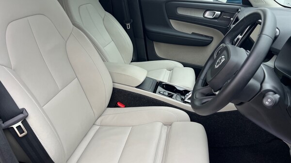 Used Volvo XC40 2024 for sale - 76297339: Photo 9