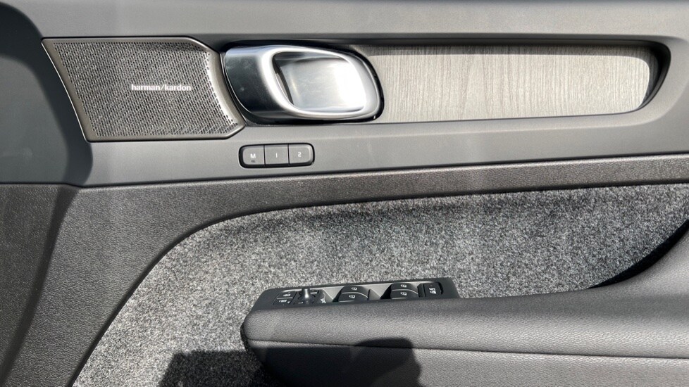 Used Volvo XC40 2025 for sale - 76361793: Photo 15