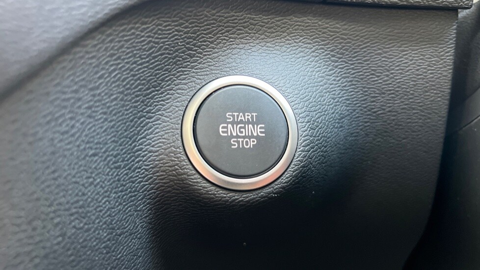 Used Volvo XC40 2025 for sale - 76361793: Photo 27