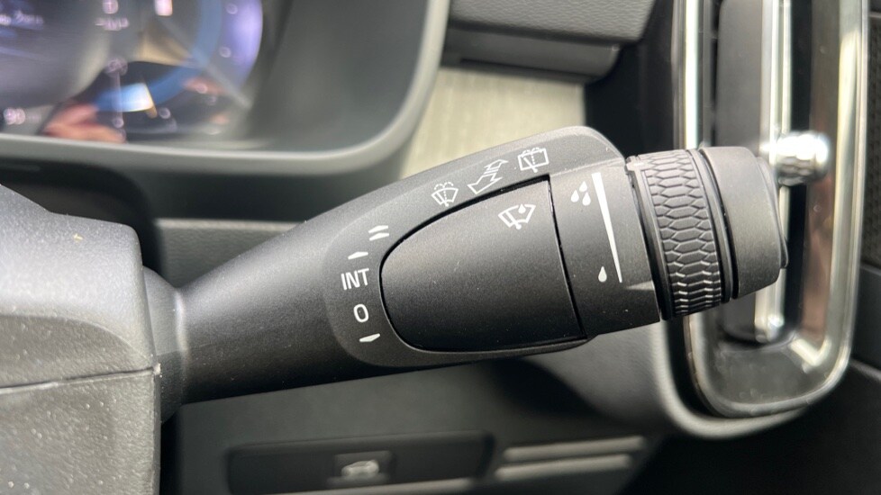 Used Volvo XC40 2025 for sale - 76361793: Photo 29