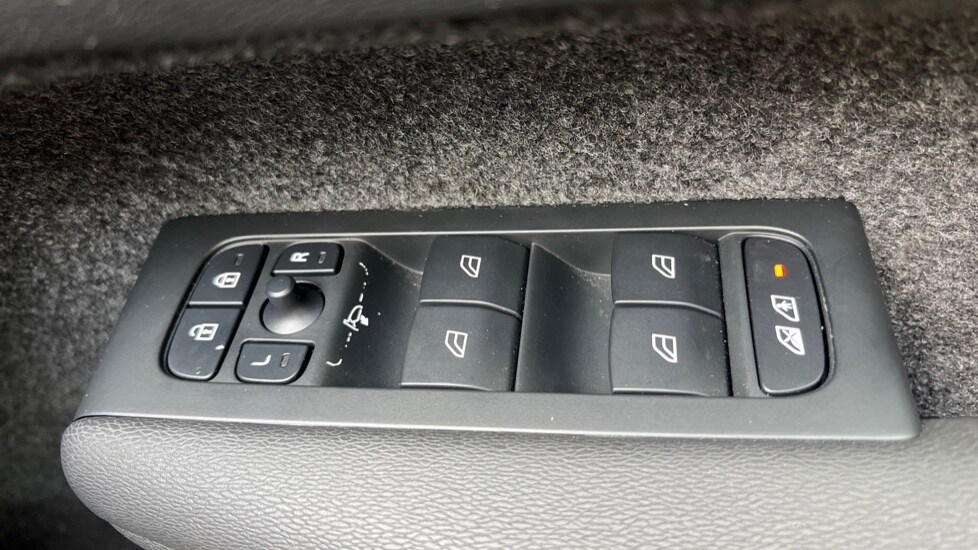 Used Volvo XC40 2025 for sale - 76361793: Photo 30