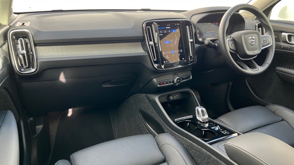 Used Volvo XC40 2025 for sale - 76361793: Photo 4