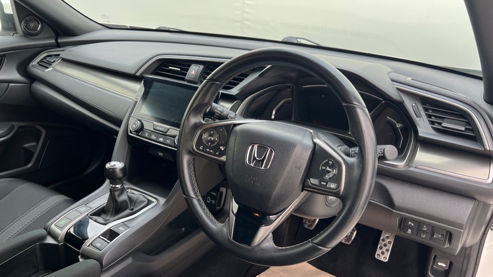 Used Honda Civic 2018 for sale - 76873632: Photo 9