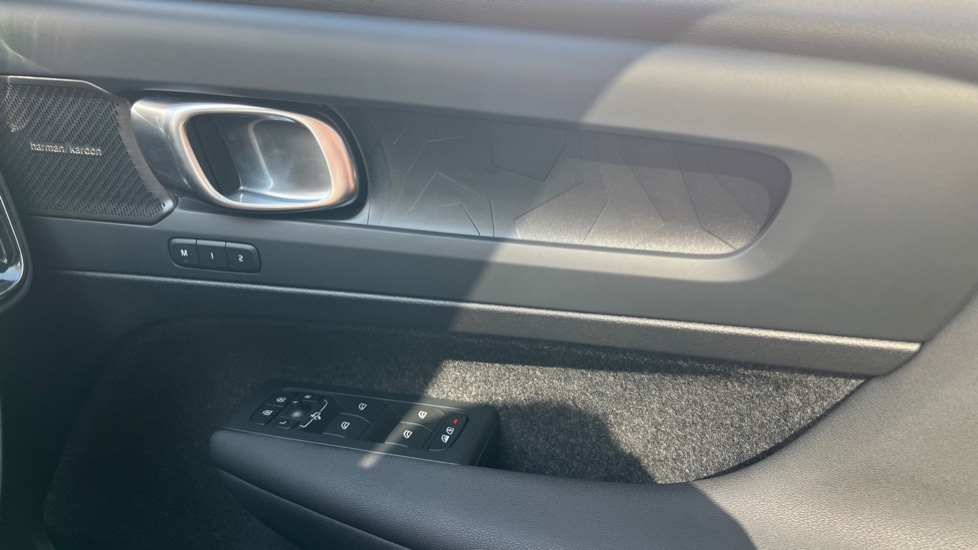 Used Volvo XC40 2025 for sale - 76869451: Photo 15