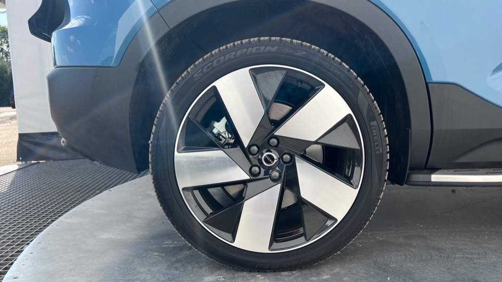 Used Volvo XC40 2025 for sale - 76869451: Photo 16