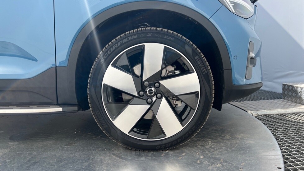 Used Volvo XC40 2025 for sale - 76869451: Photo 24