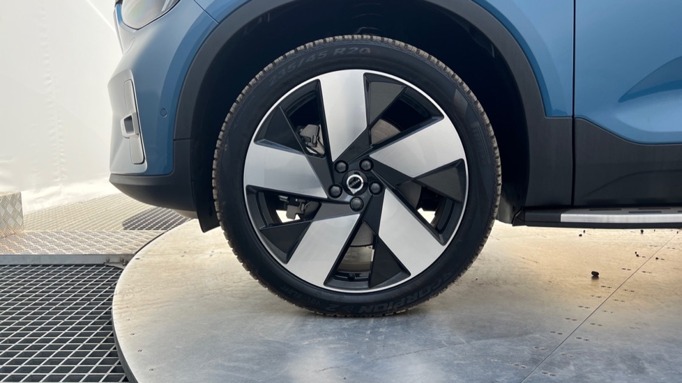 Used Volvo XC40 2025 for sale - 76869451: Photo 25