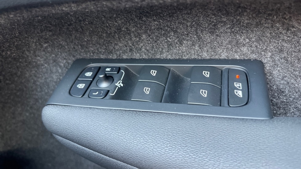 Used Volvo XC40 2025 for sale - 76869451: Photo 29