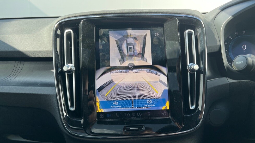 Used Volvo XC40 2025 for sale - 76869451: Photo 33