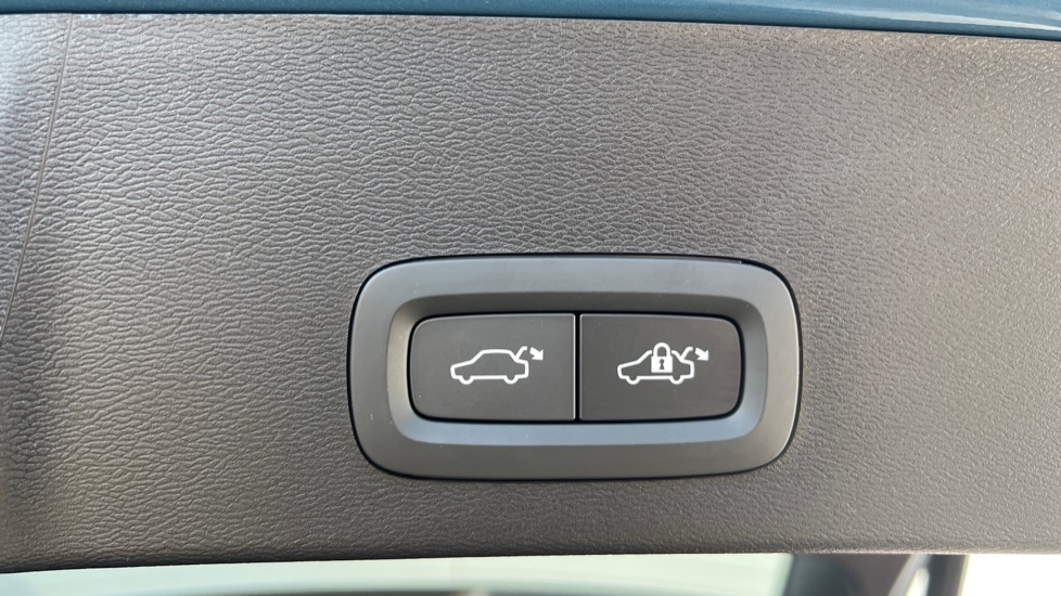 Used Volvo XC40 2025 for sale - 76869451: Photo 44