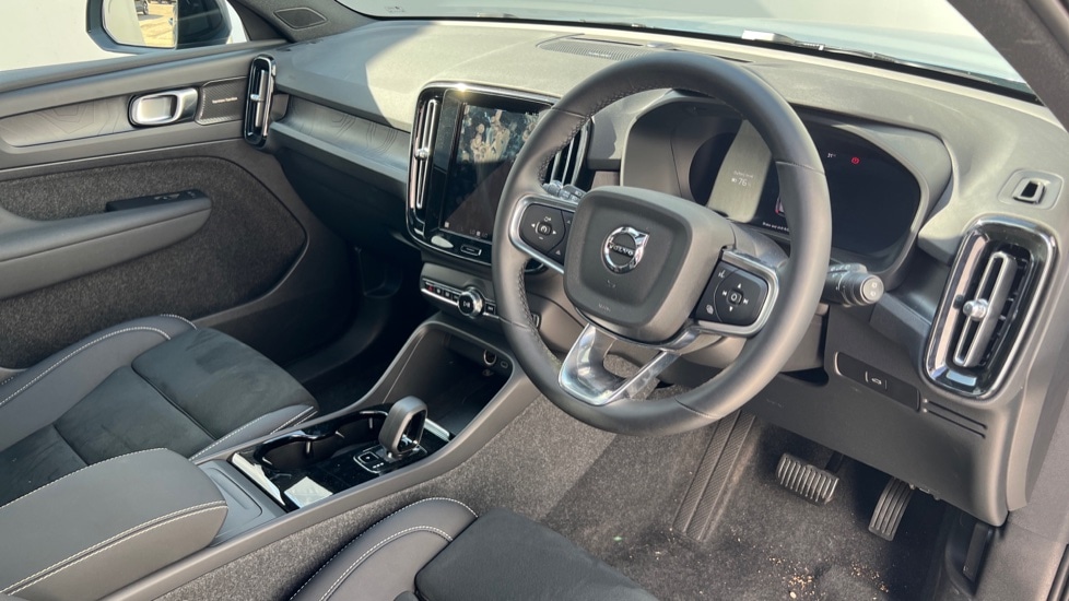 Used Volvo XC40 2025 for sale - 76869451: Photo 5