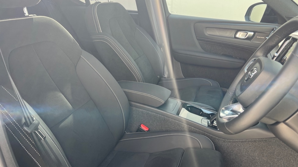 Used Volvo XC40 2025 for sale - 76869451: Photo 9