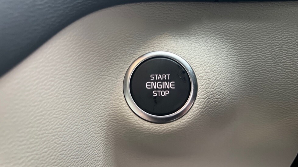 Used Volvo XC40 2025 for sale - 76168741: Photo 27