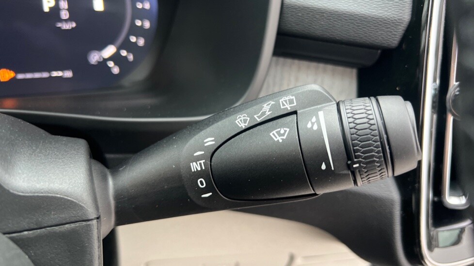 Used Volvo XC40 2025 for sale - 76168741: Photo 29