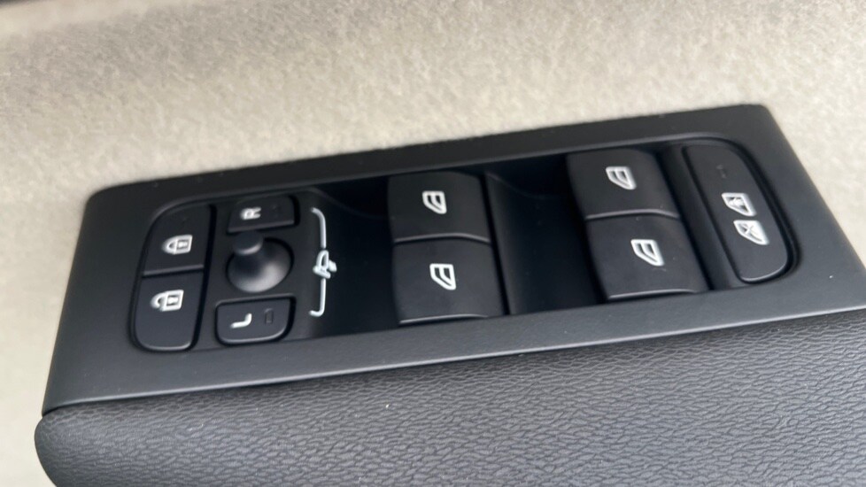 Used Volvo XC40 2025 for sale - 76168741: Photo 30