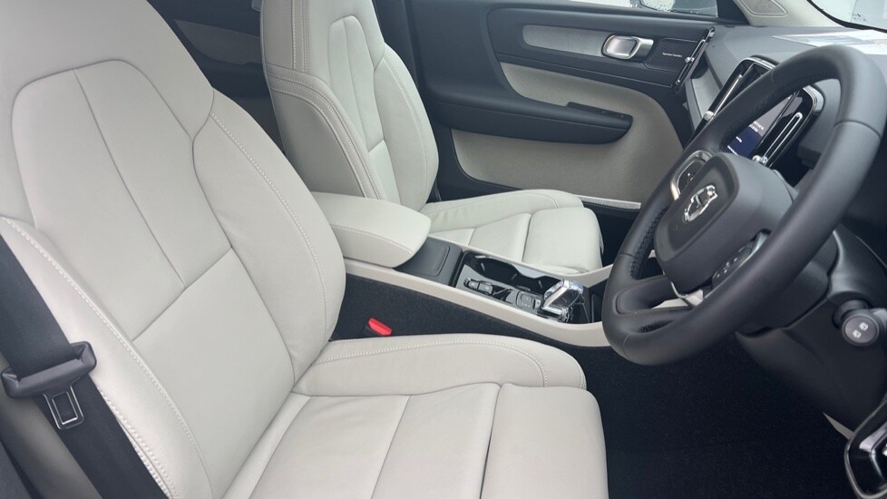 Used Volvo XC40 2025 for sale - 76168741: Photo 9