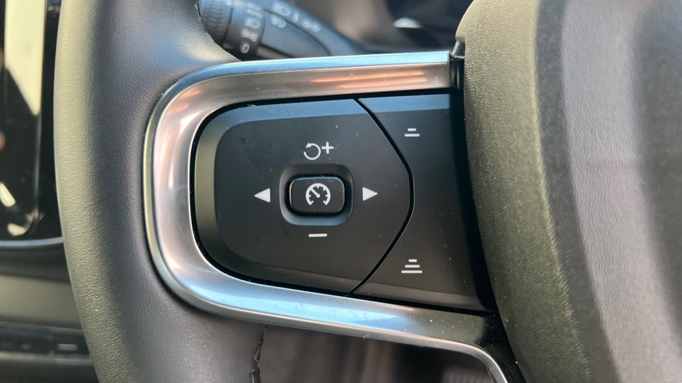 Used Volvo XC40 2025 for sale - 76872726: Photo 18