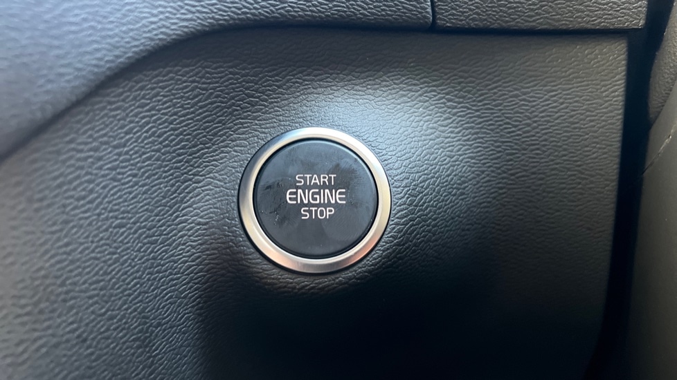 Used Volvo XC40 2025 for sale - 76872726: Photo 27