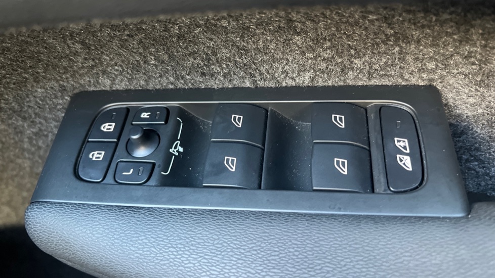 Used Volvo XC40 2025 for sale - 76872726: Photo 31